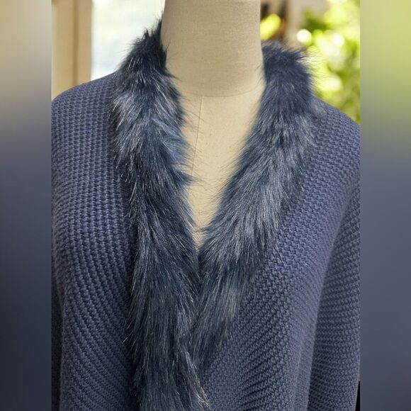 Lilly Pulitzer RAINIE SWEATER WRAP Jumper Cardigan Warm Faux Fur Collar Trim $27 - Picture 6 of 10